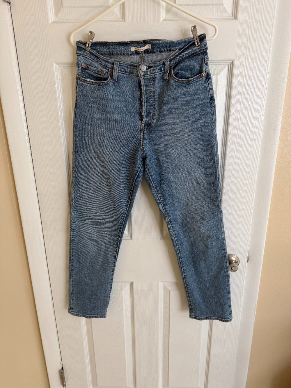 Ankle cut Levis jeans